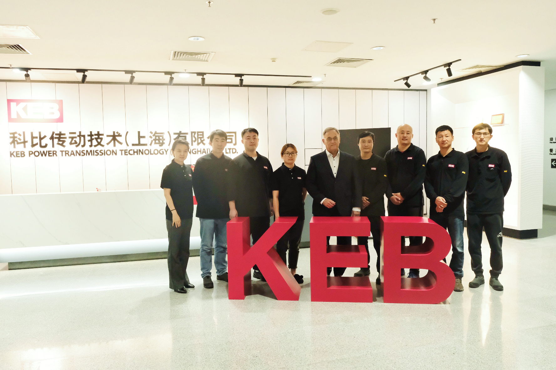 Keb Bot KEB科比传动技术(上海)有限公司 官网 Automation with Drive